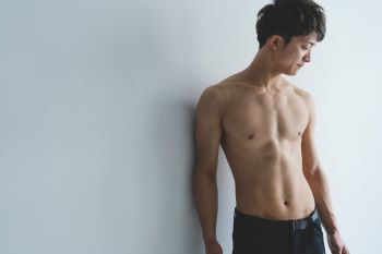 筋肉質の男性